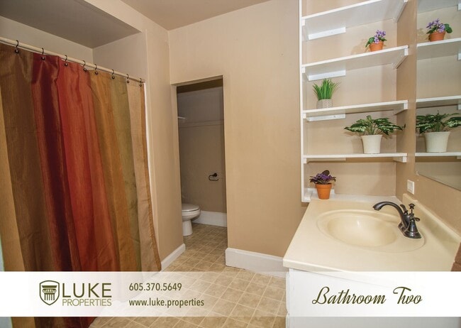 Building Photo - 203 S Summit Ave