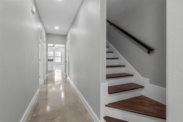 Building Photo - 1401 S 5th Ave