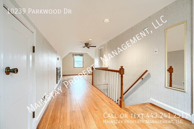 Building Photo - 10239 Parkwood Dr