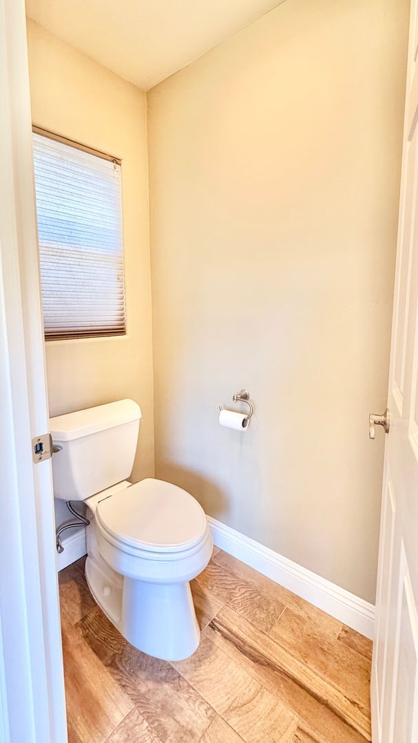 Building Photo - Lovely Single Story Home, Great Neighborhood, Amazing Yard Space, Close distance to Downtown Fall...