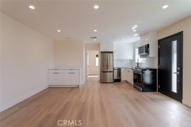 Building Photo - 10423 Pinyon Ave