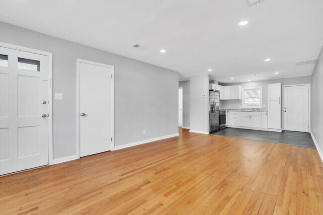 Building Photo - 2BR/1BA Townhome with Granite Countertops & Carport $1465/mo rent