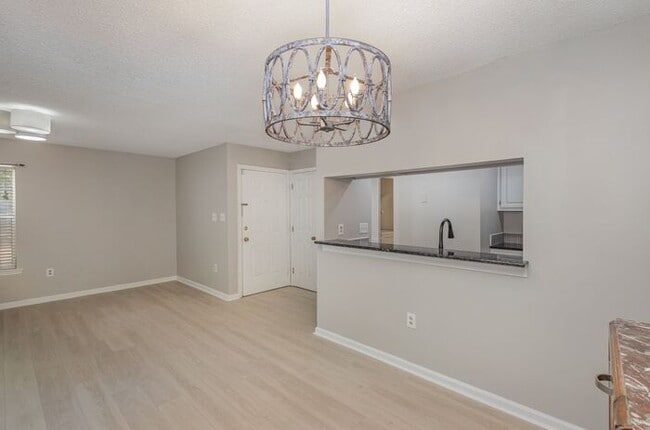 Building Photo - Delightful 2-bedroom, 2-bathroom condo