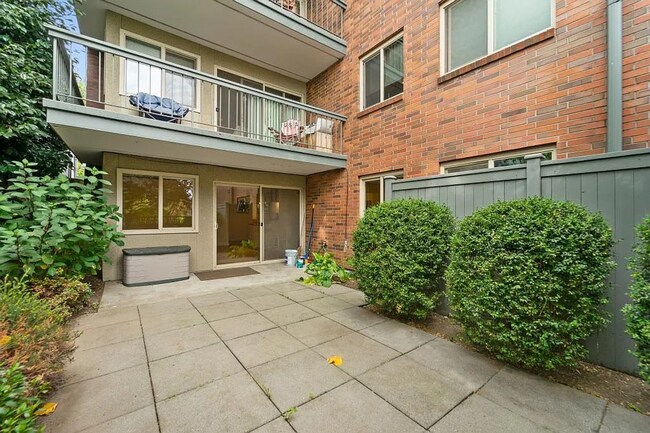 Building Photo - 2Bd/1Ba Seattle Condo