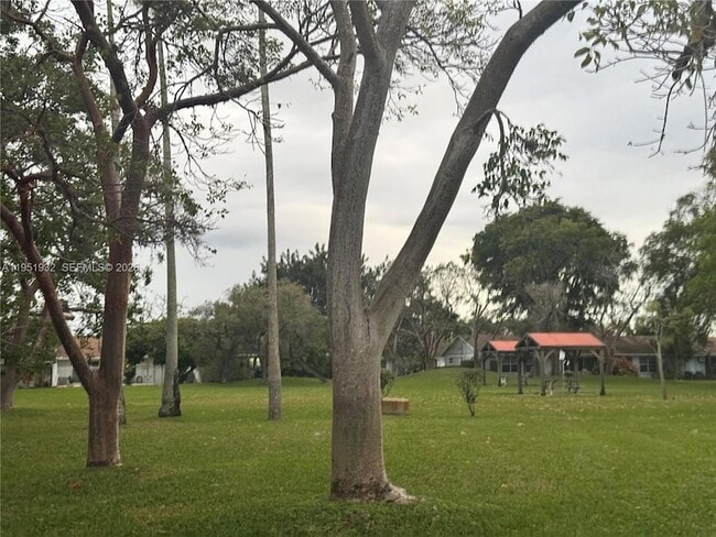 Building Photo - 5482 Lakewood Cir S