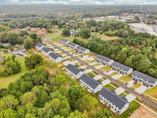 Building Photo - Brand-New Luxury Townhomes – 1st Month Fre...