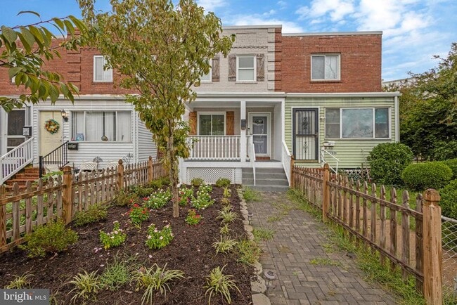 Building Photo - 3030 Manning St