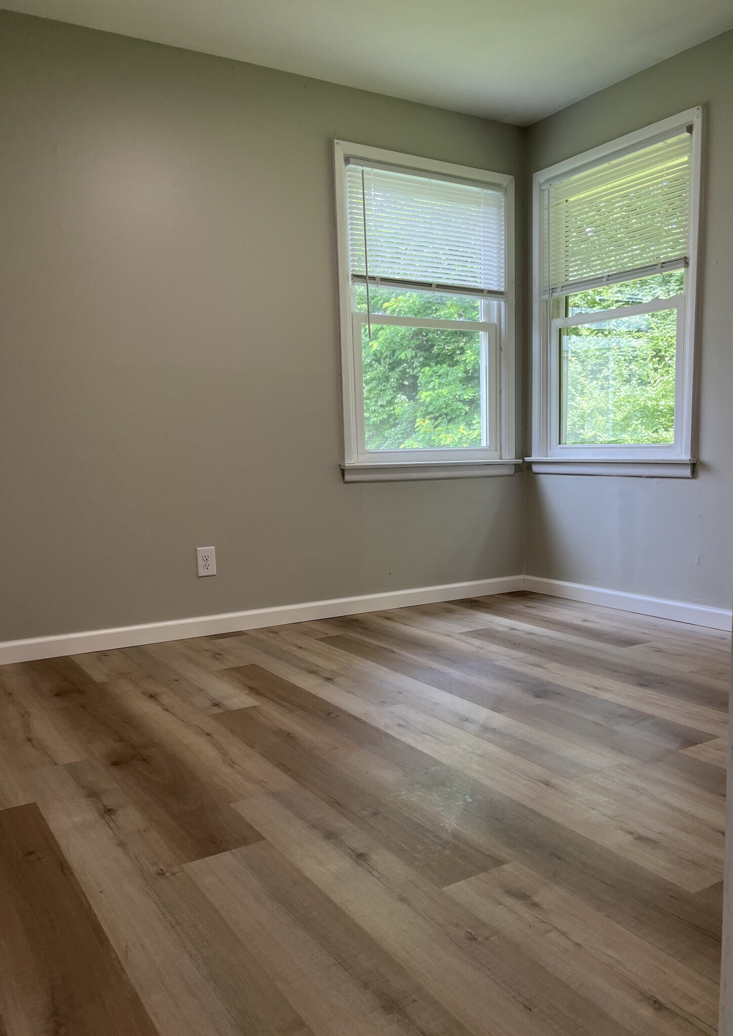 Bedroom 2 - 5943 Raytown Rd