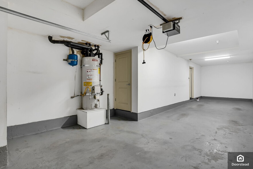 Building Photo - 1604 Northshore Dr