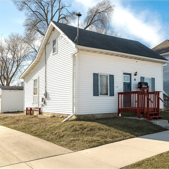 Building Photo - 10 8th St NE