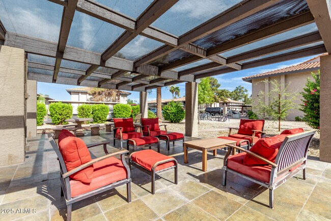 Building Photo - 1402 E Guadalupe Rd