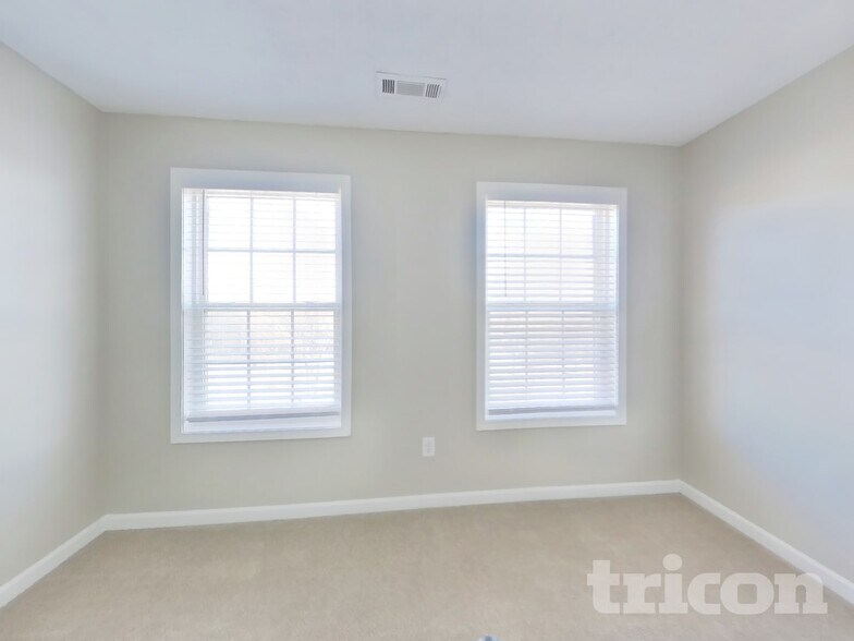 Building Photo - 1118 The by Way