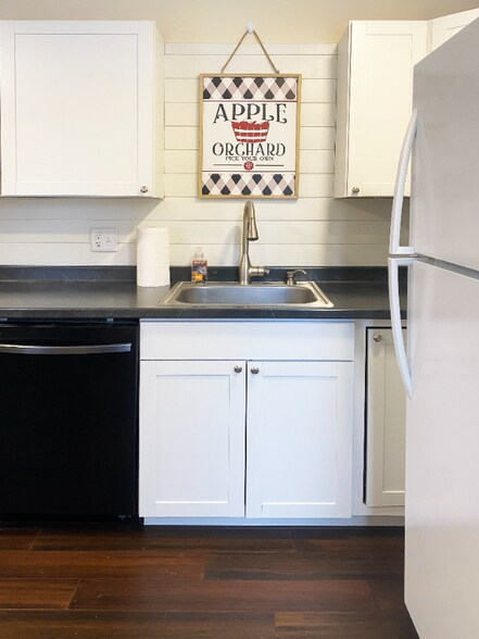 Building Photo - 1978 Leithsville Rd