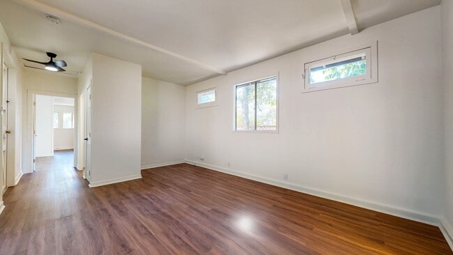 Building Photo - Cozy and Spacious 1 Bedroom 1 Bathroom Single Family Home! Landscaping and Garbage Included!