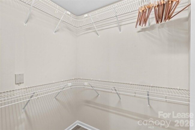 Building Photo - 19843 Henderson Rd