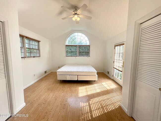 Building Photo - 612 Myrtle Ave