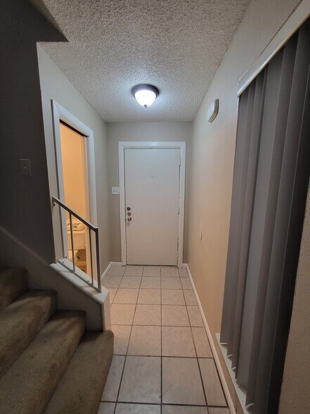Building Photo - 6702 Deatonhill Dr