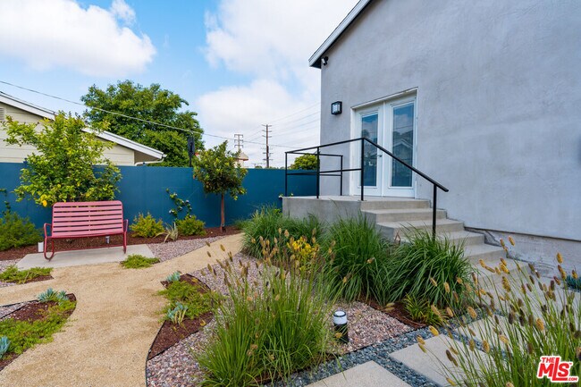 Building Photo - 1460 Yosemite Dr