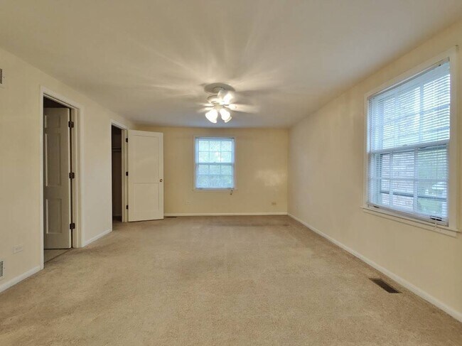 Building Photo - 1520 Chippewa Dr