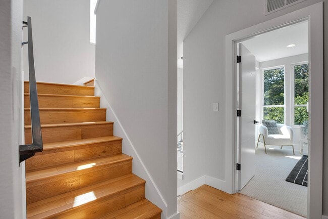 Building Photo - Urban Modern 5 Bedrooms, 3 1/2 Bathrooms, ...
