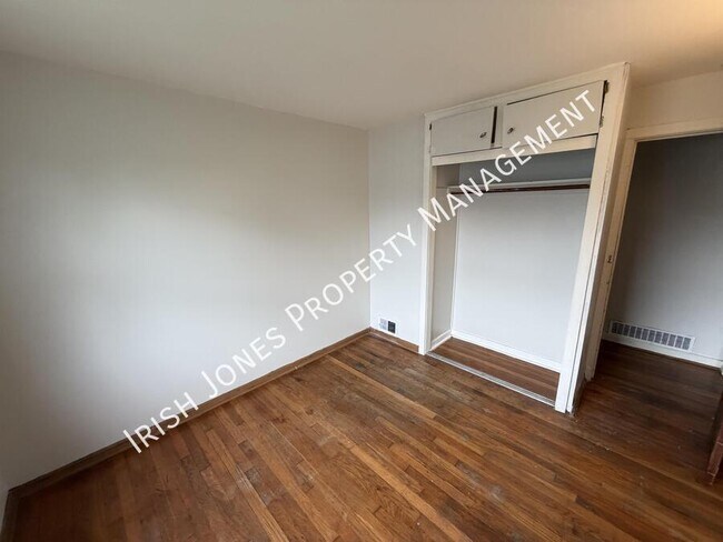 Building Photo - 3 Idlebrook Dr