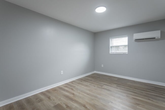 Building Photo - Renovated modern 1 bedroom, 1-bathroom apa...