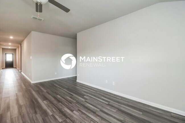 Building Photo - 4 Bedroom Pet-Friendly Home in Fort Worth, TX with Main Street Renewal