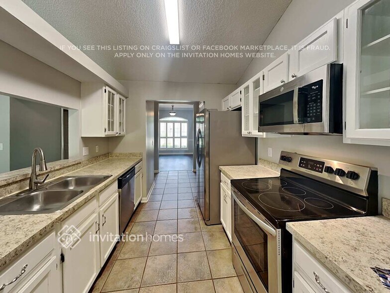 Building Photo - 12015 Stacy Scott Ct