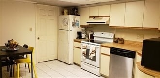 Building Photo - 21-23-23 Fairfield Ave