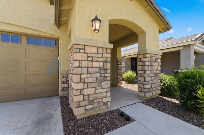 Building Photo - 9219 W Sells Dr