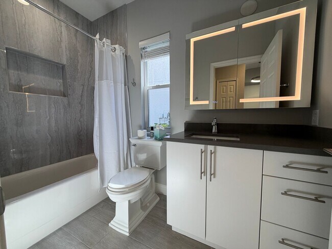 Building Photo - ANNUAL RENTAL - 3 BED / 2 BATH POOL HOME IN AUTUMN WOODS