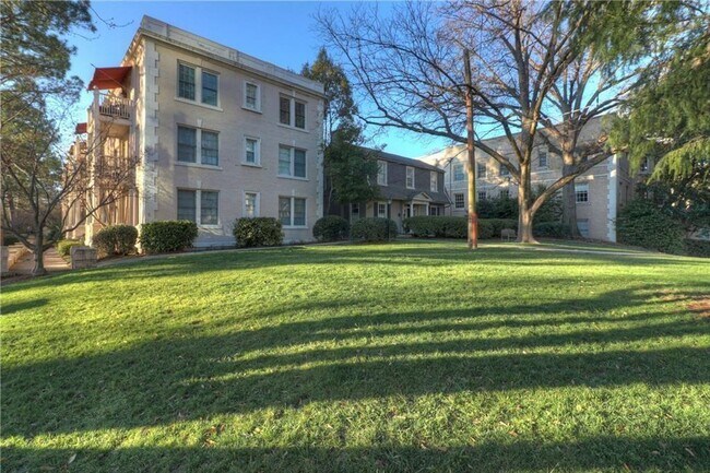 Building Photo - 2222 Peachtree Rd NW