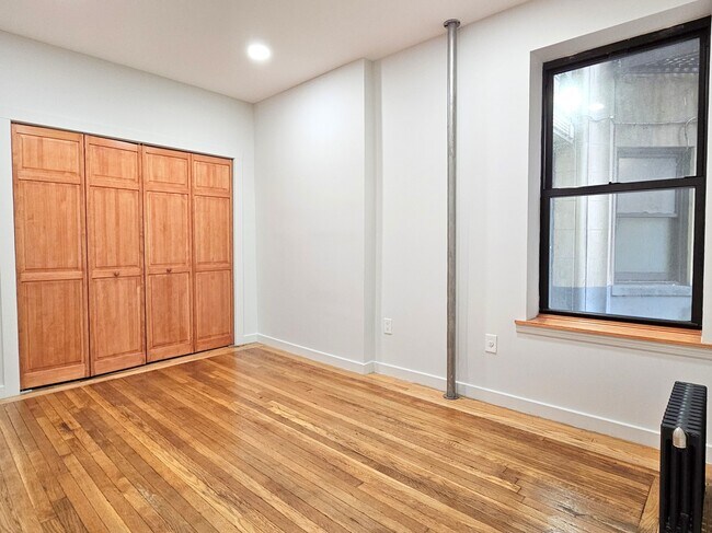 Building Photo - 610 W 150th St