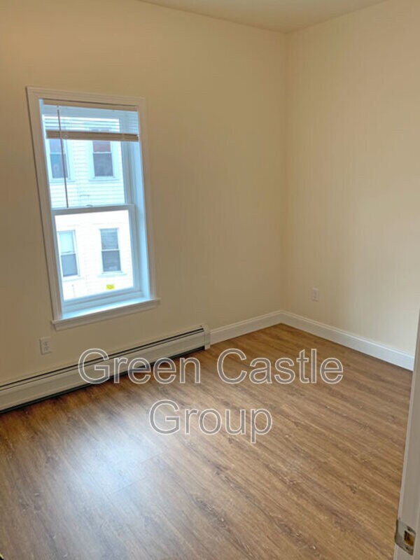 Building Photo - 323 Pearl St