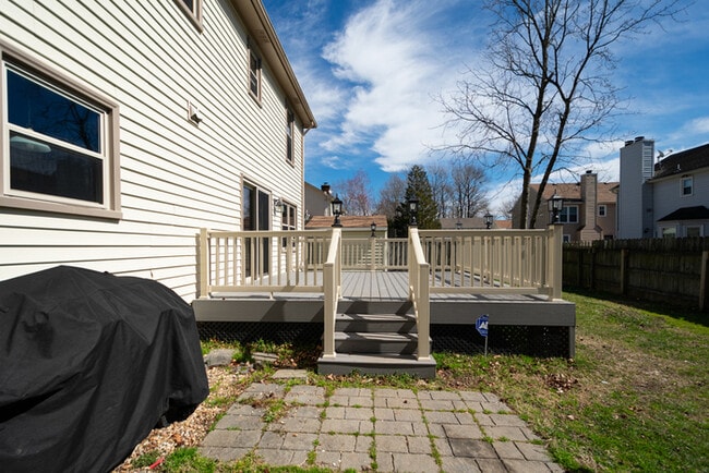 Building Photo - GORGEOUS 5 BEDROOM HOME LOCATED IN SALEM W...