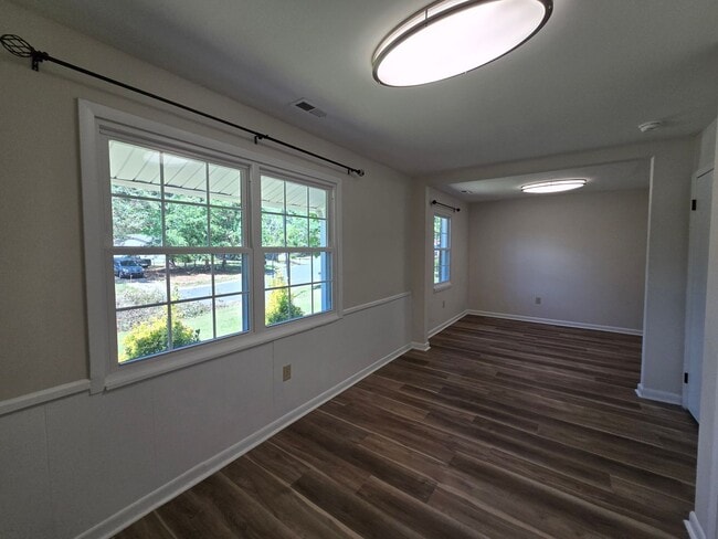 Building Photo - 607 Kellam Cir