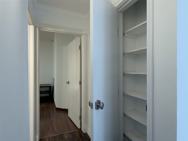 Building Photo - 6500 Harbor Town Dr