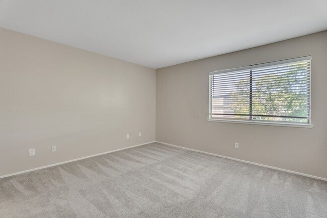 Building Photo - 362 Tabor Ave