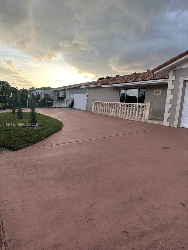 Building Photo - 10805 SW 165th Terrace