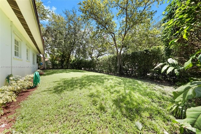 Building Photo - 5209 Riviera Dr