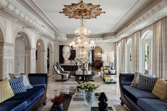 Building Photo - 5801 Pine Tree Dr