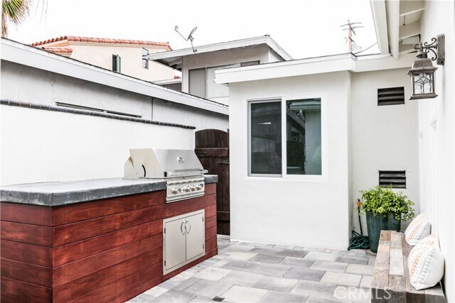 Building Photo - 617 Begonia Ave