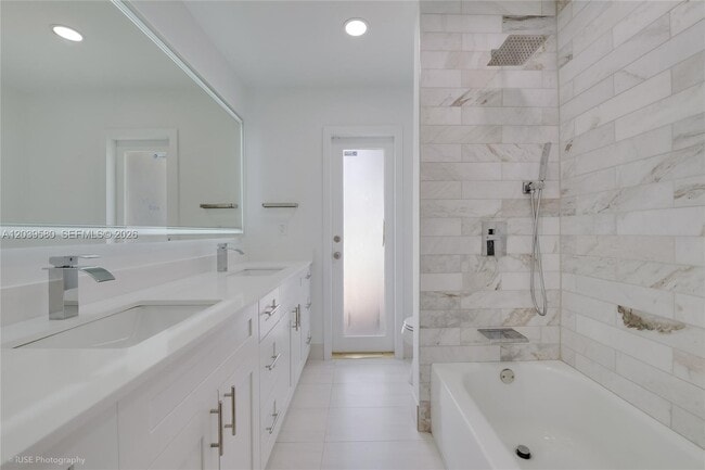 Building Photo - 6250 SW 62nd Pl