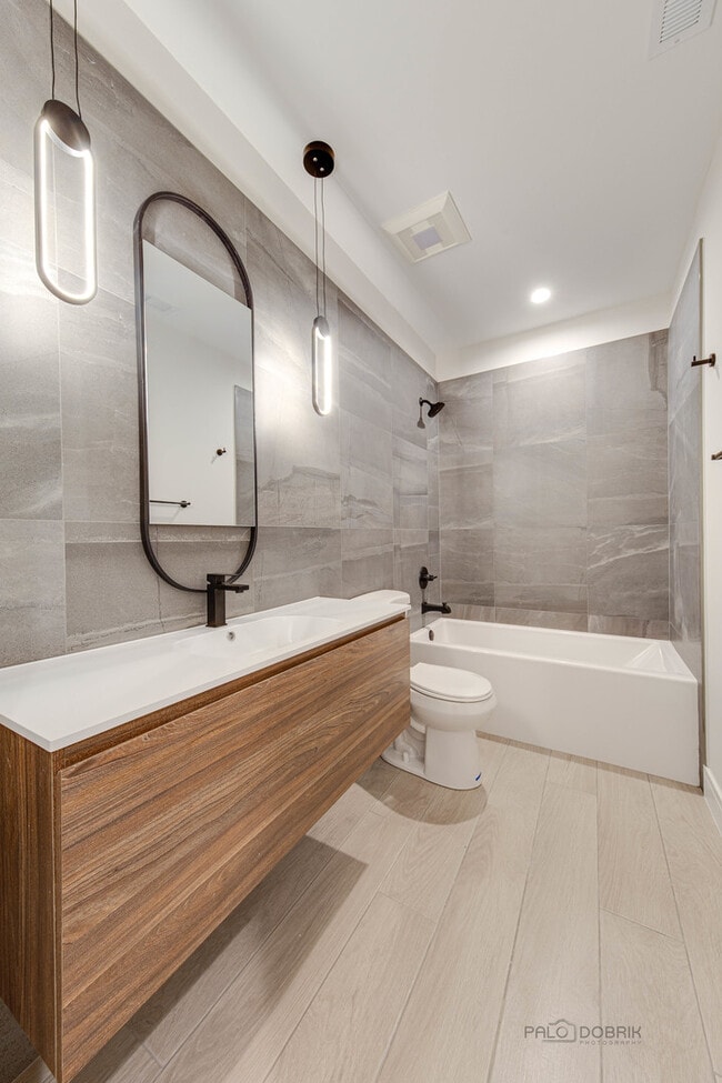 Building Photo - 1304 N Lawndale Ave