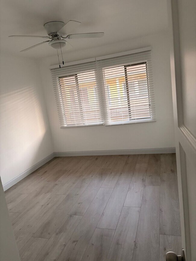 Interior Photo - 5919-5925 Crenshaw Blvd