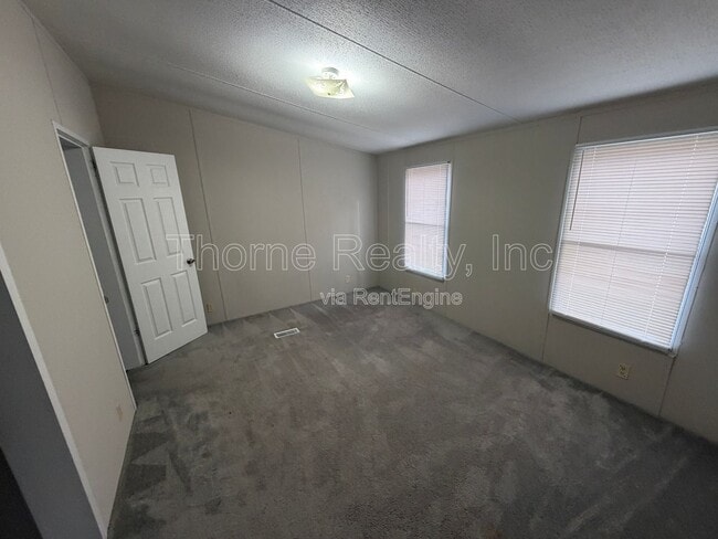 Building Photo - 26 Hemlock Ln