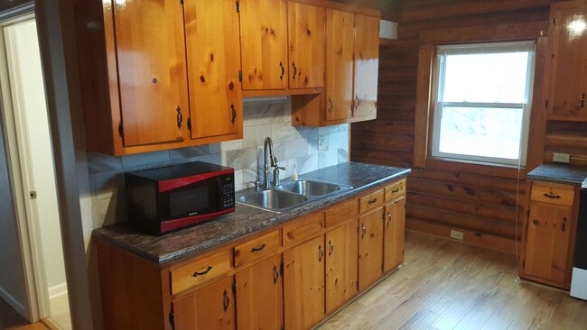 Building Photo - Duplex 2 bedroom 1 bath