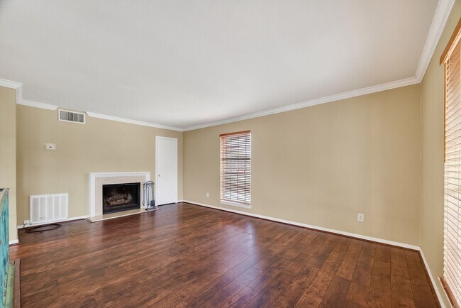 Building Photo - 18220 Vinland Dr