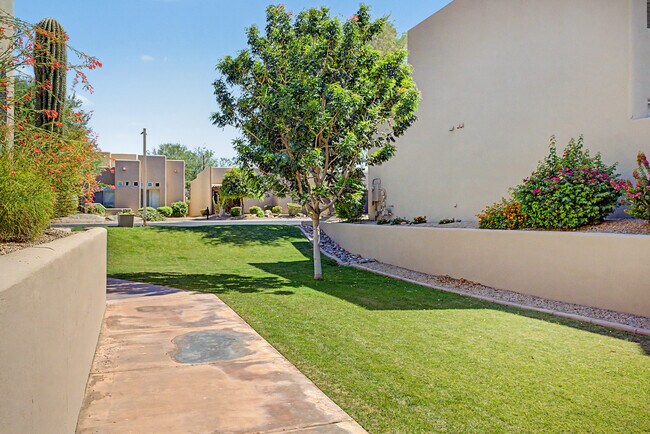 Building Photo - 6711 E Camelback Rd