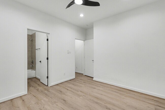 Building Photo - 203 Danna Ln